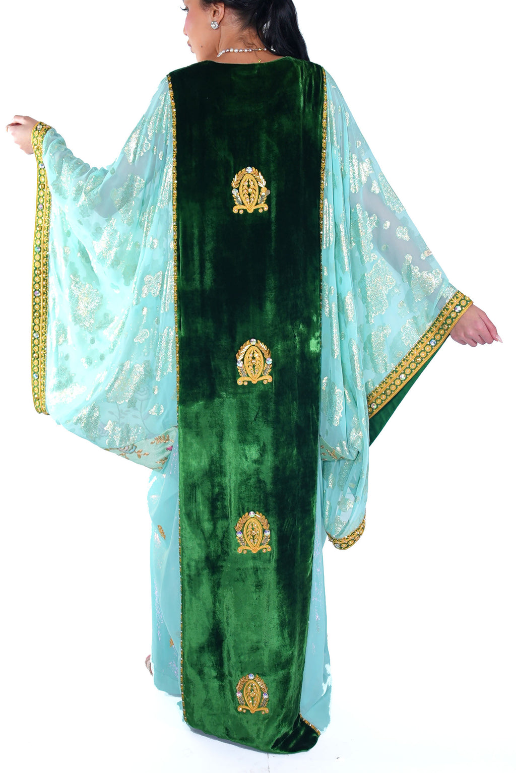 ثوب النشل وسن الزمردي
