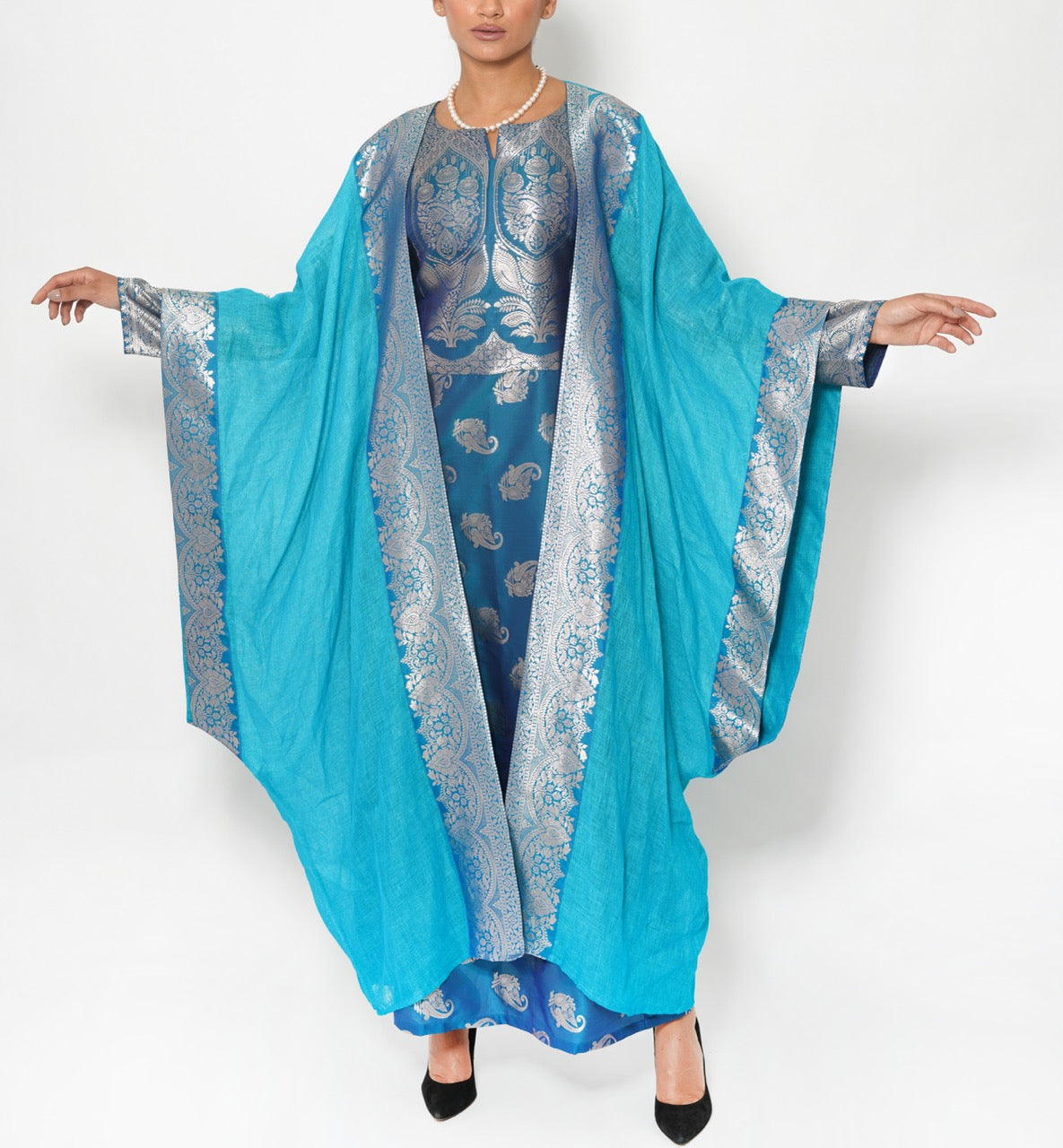 Roudha Turquoise Silver Linen Bisht