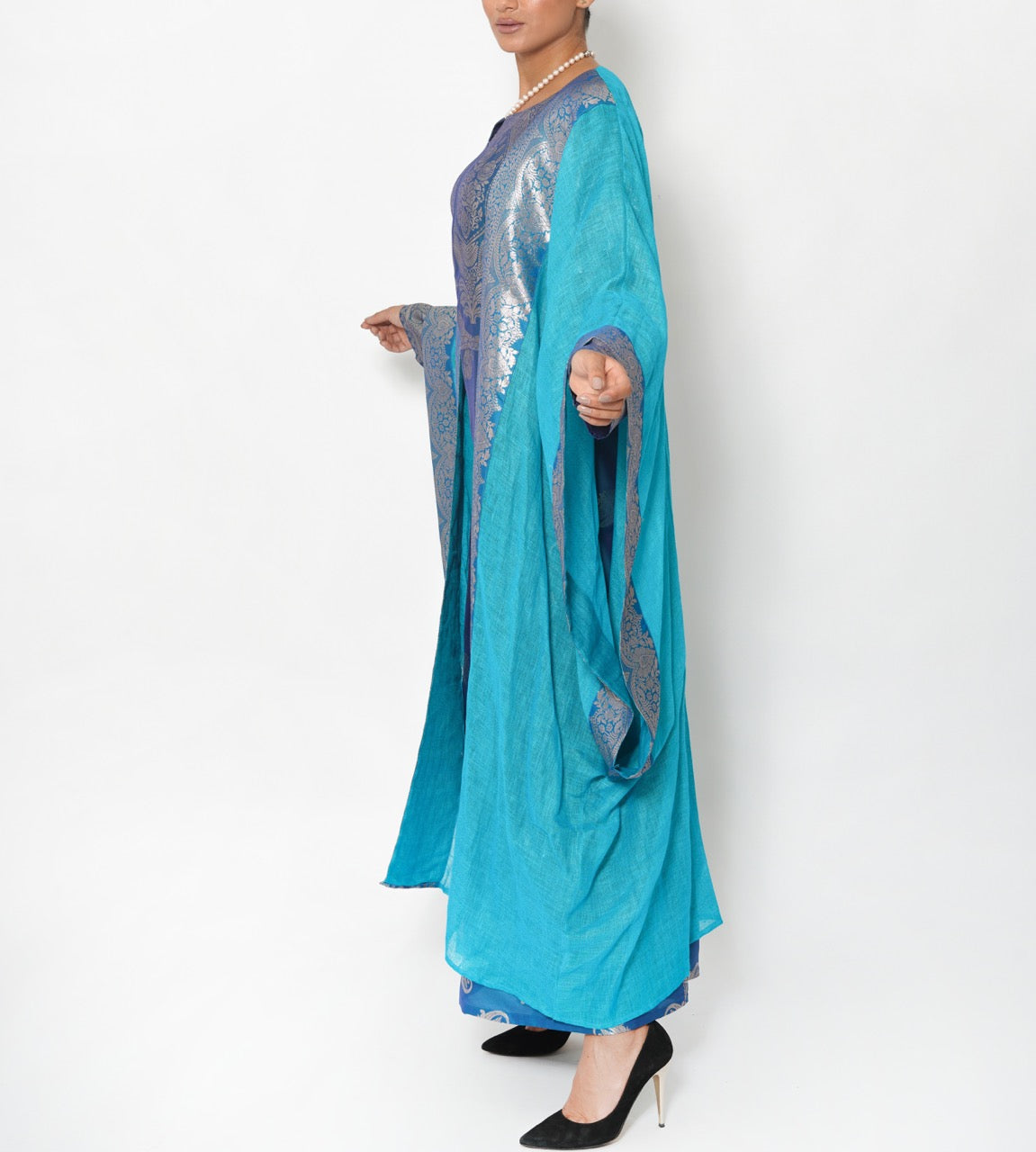 Roudha Turquoise Silver Linen Bisht