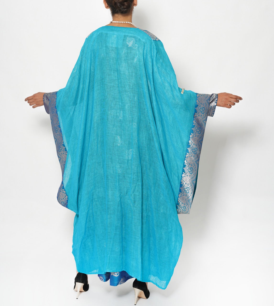 Roudha Turquoise Silver Linen Bisht